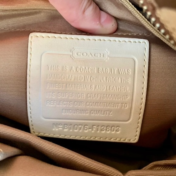 Coach Over The Shoulder Over Night Bag - Picture 8 of 8